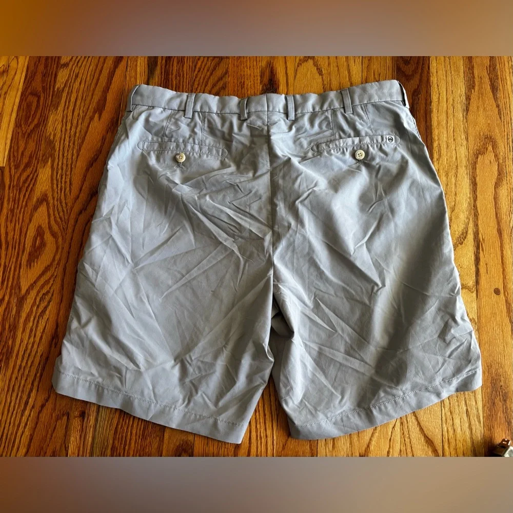 Peter Millar Featherweight Light Gray Flat-Front Performance Shorts- Size 36 - Picture 6 of 7
